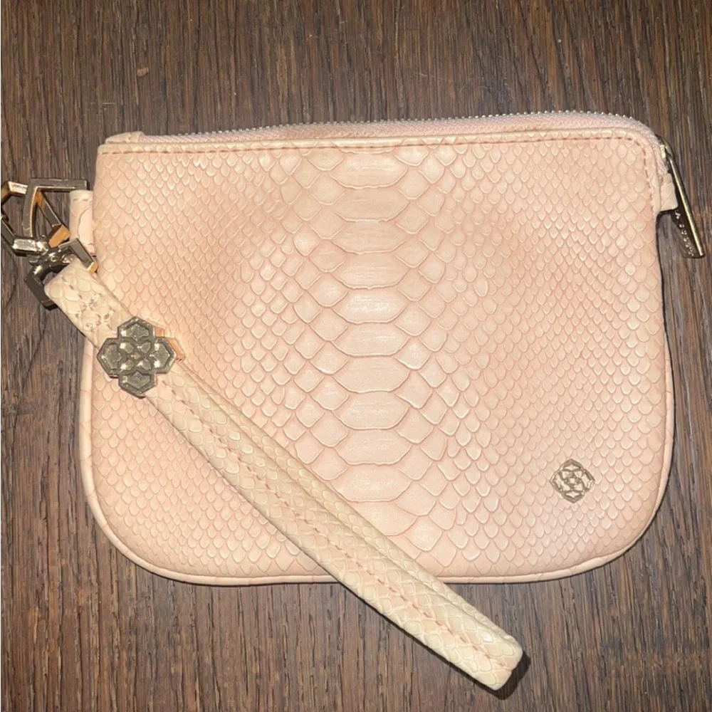 Kendra Scott 🌸 Elegant Pink Snakeskin Design Clutch. - Picture 1 of 5